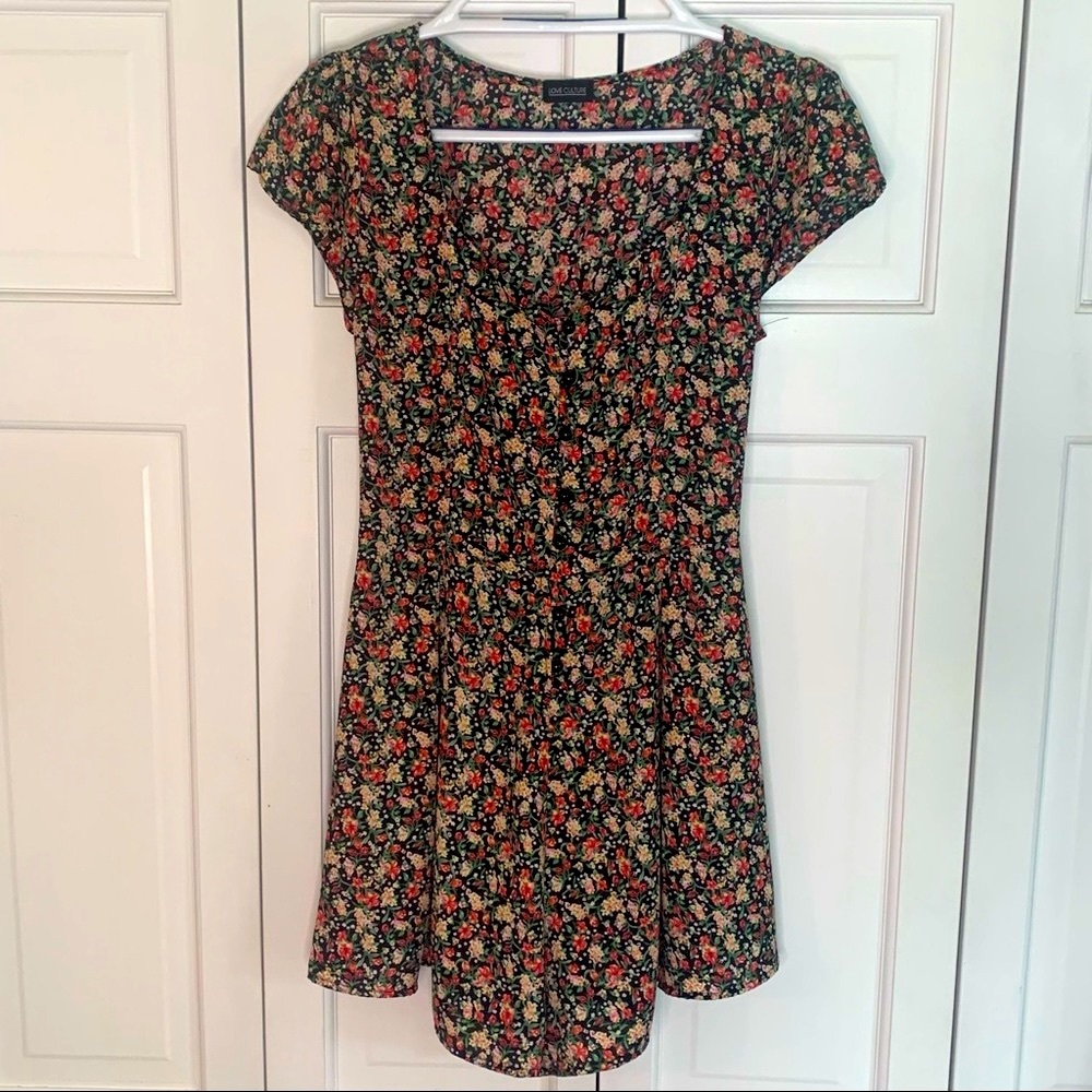 Love Culture Romper. Floral. tag say size med, but it’s really a Small.